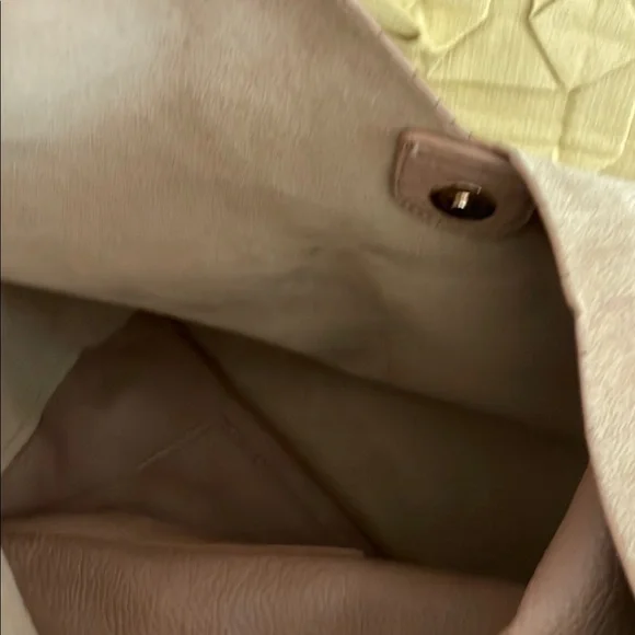 Elegant Tan Leather Women's Bag - Picture 5 of 6